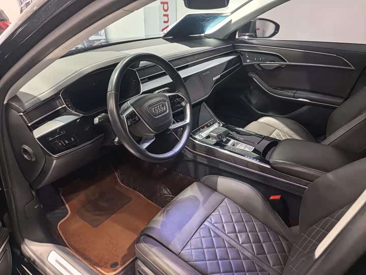 Фото 8 - Audi A8