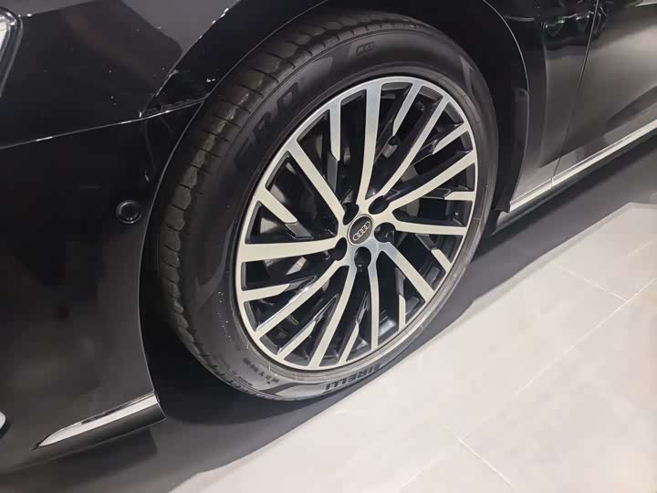 Фото 9 - Audi A8