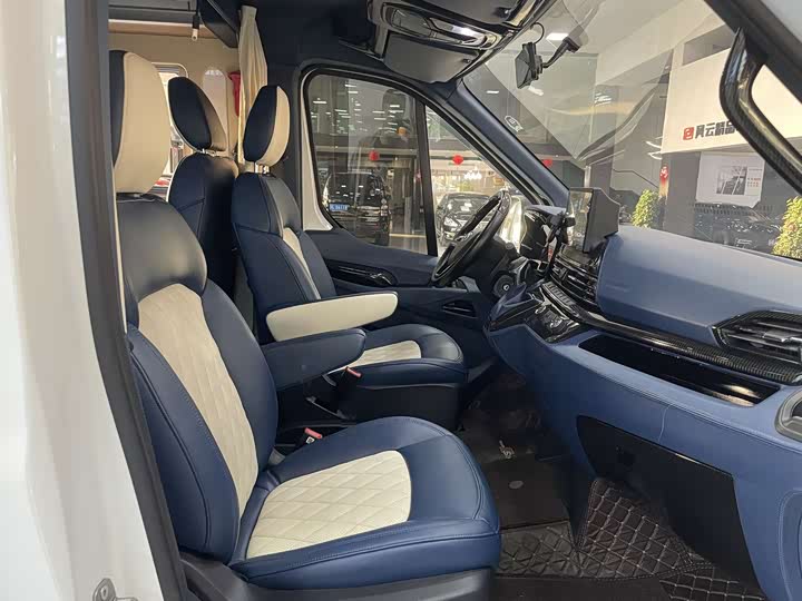 Фото 9 - Maxus V90 RV