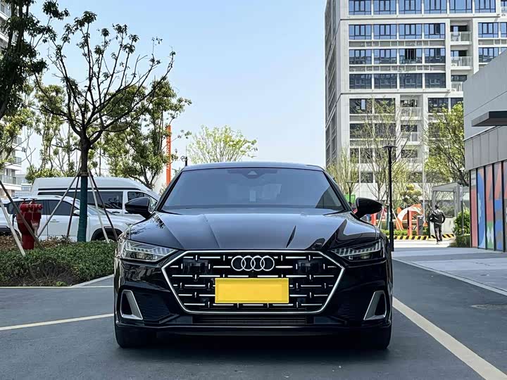 Фото 2 - Audi A7L