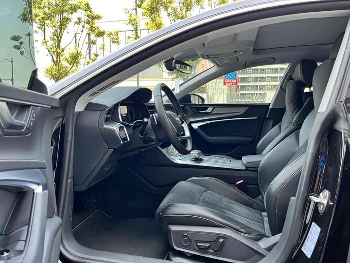 Фото 4 - Audi A7L