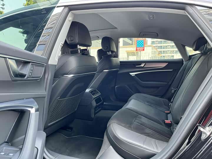 Фото 6 - Audi A7L