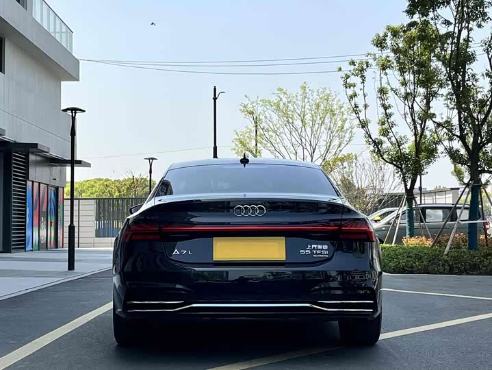 Фото 8 - Audi A7L