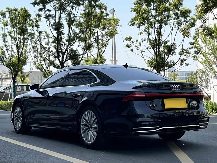 Фото 9 - Audi A7L