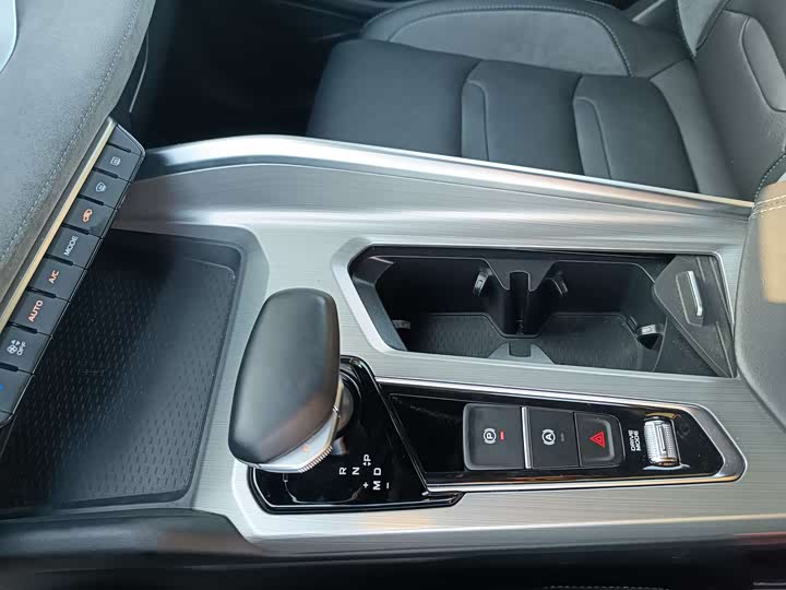 Фото 6 - Geely Preface