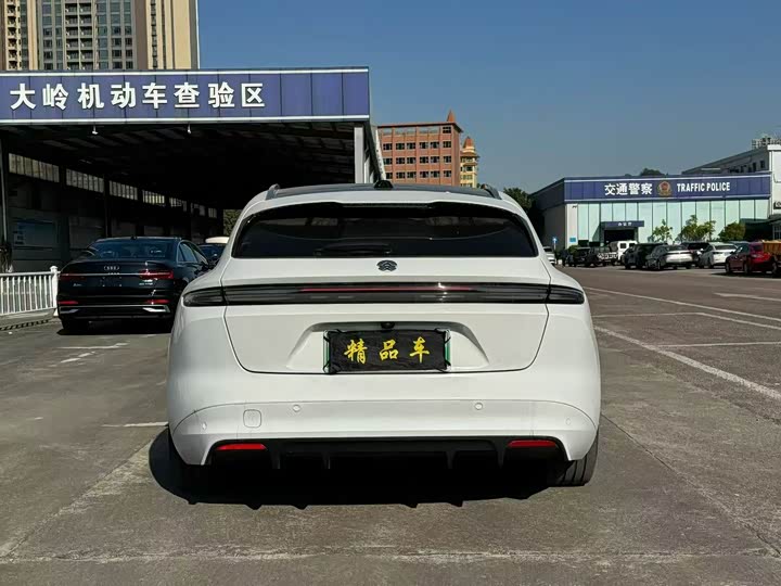 Фото 8 - Nio ET5T