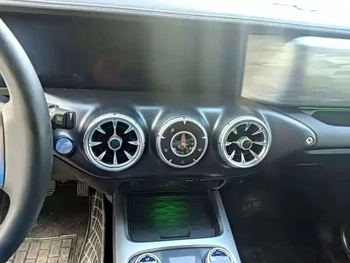 Фото 7 - Tank 300