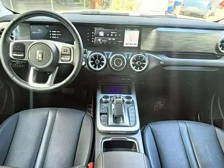 Фото 9 - Tank 300