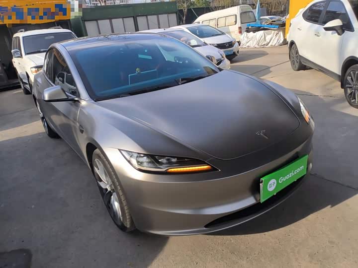 Фото 4 - Tesla Model 3