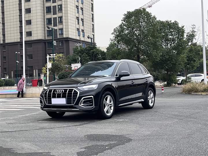 Фото 1 - Audi Q5L