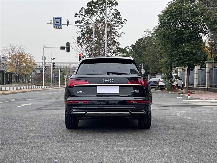 Фото 4 - Audi Q5L