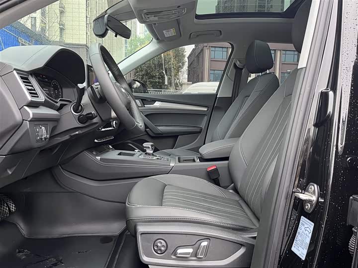 Фото 5 - Audi Q5L