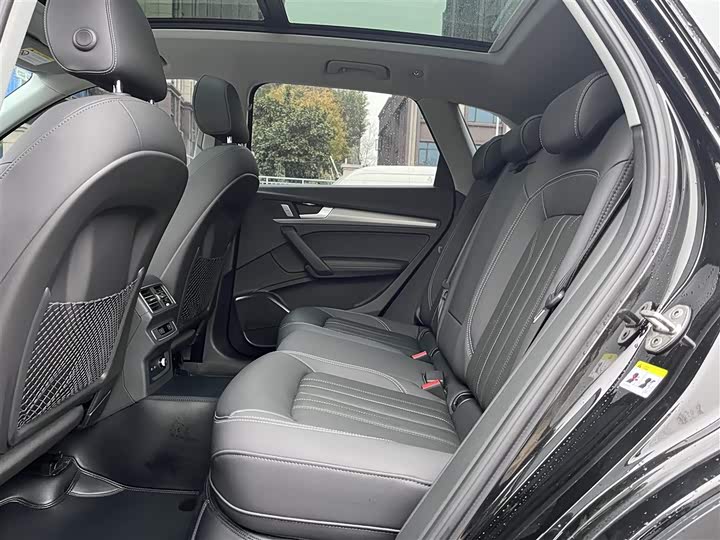 Фото 6 - Audi Q5L