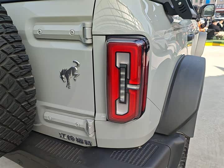 Фото 8 - Ford Bronco