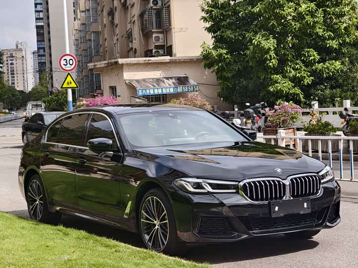 Фото 3 - BMW 5 Series