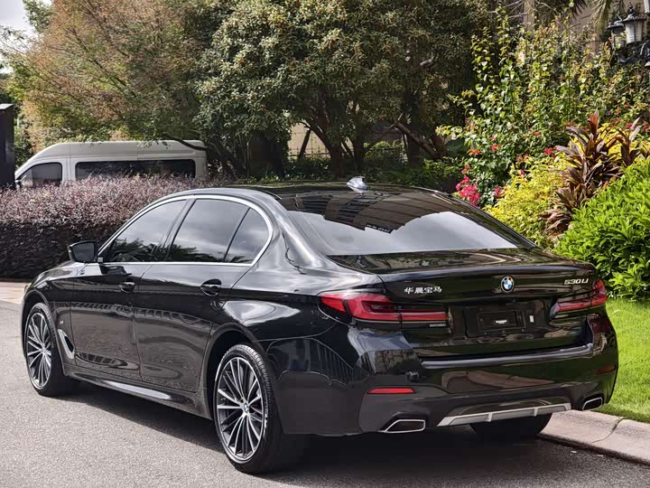 Фото 5 - BMW 5 Series