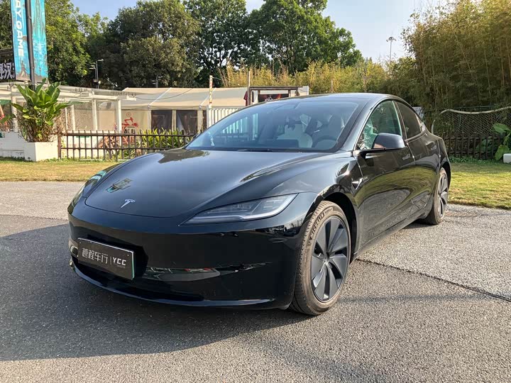 Фото 1 - Tesla Model 3