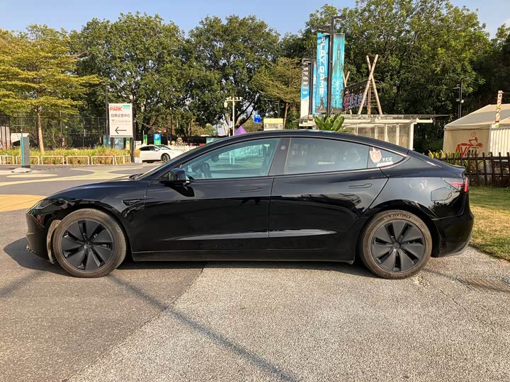 Фото 3 - Tesla Model 3