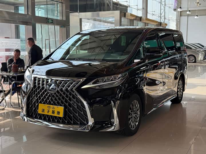 Фото 4 - Lexus LM