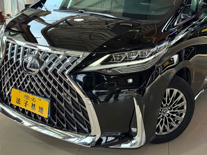 Фото 5 - Lexus LM