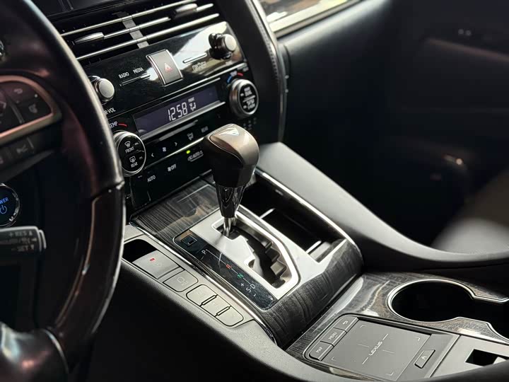 Фото 8 - Lexus LM