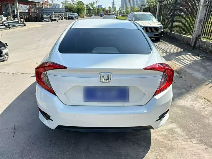 Фото 8 - Honda Civic