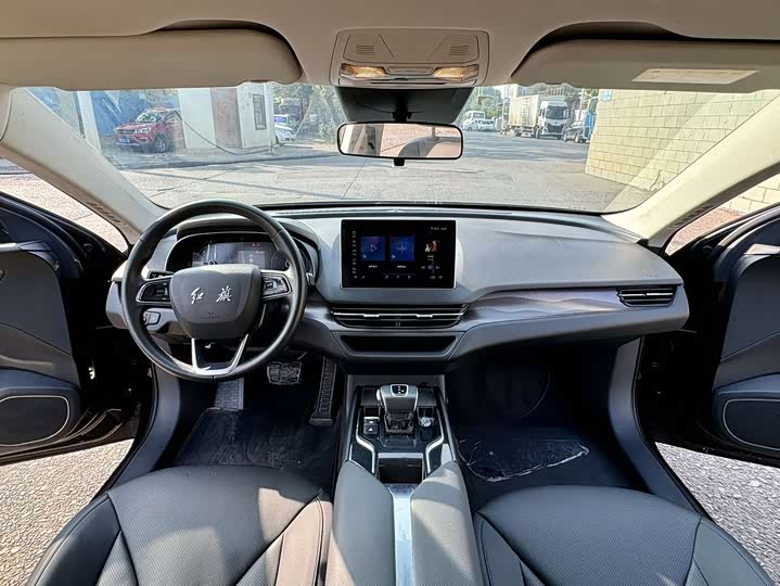 Фото 4 - Hongqi E-QM5