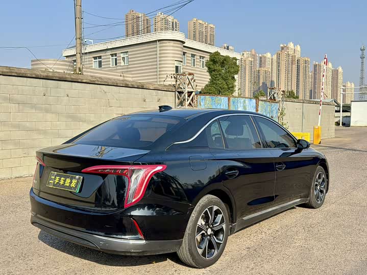 Фото 7 - Hongqi E-QM5