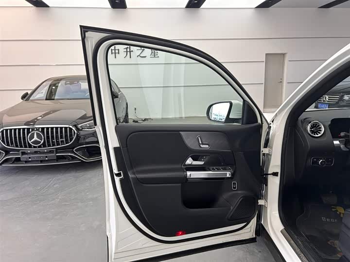 Фото 8 - Mercedes-Benz GLB-Class