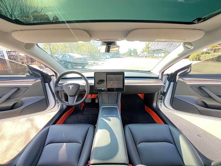 Фото 9 - Tesla Model 3