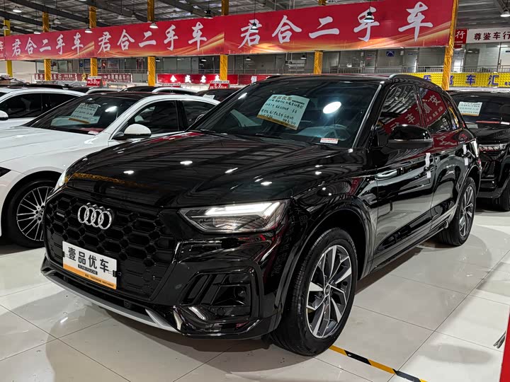 Фото 1 - Audi Q5L