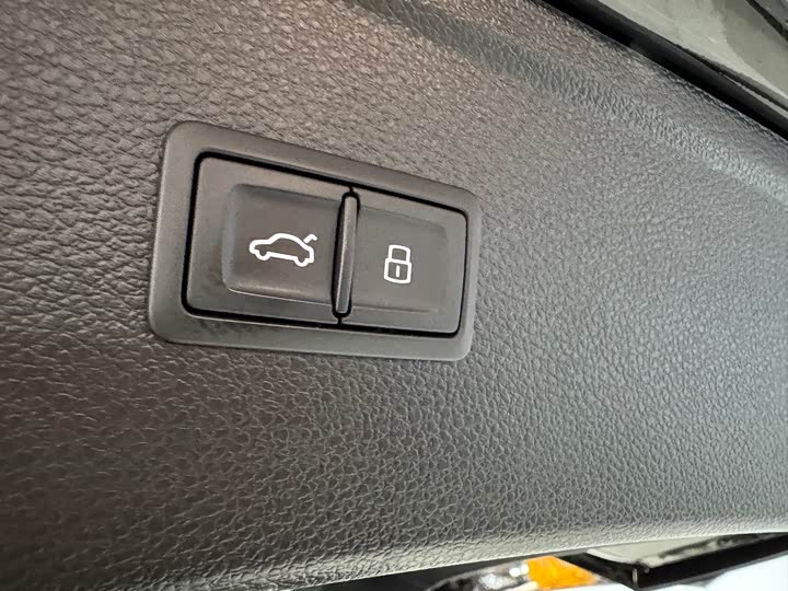 Фото 8 - Audi Q5L