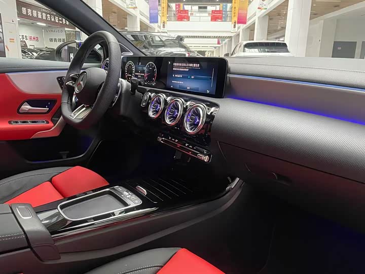 Фото 9 - Mercedes-Benz A-Class AMG