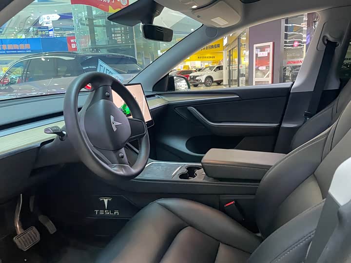 Фото 8 - Tesla Model Y