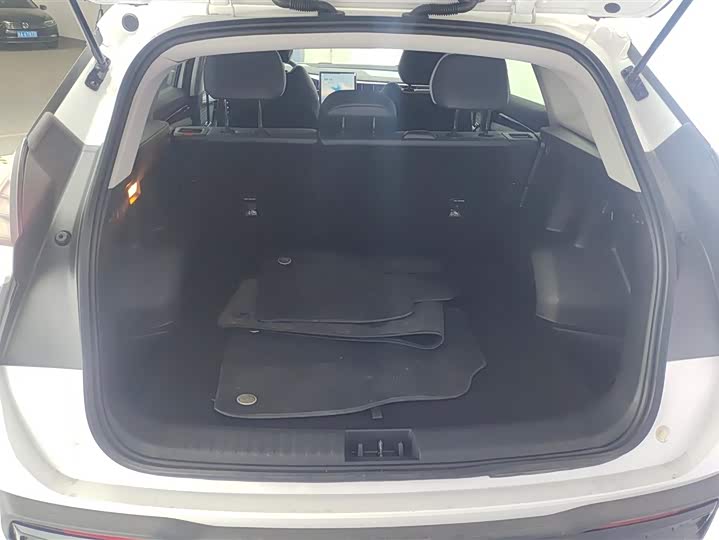 Фото 4 - Geely Atlas L