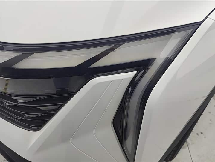 Фото 5 - Geely Atlas L