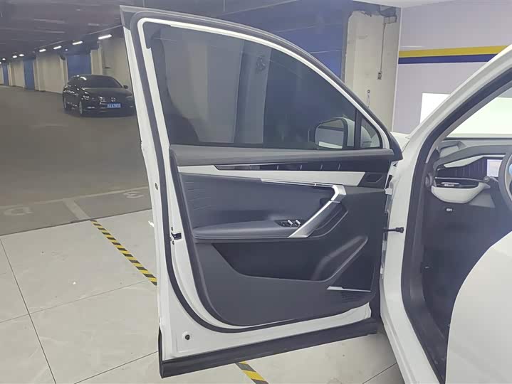 Фото 7 - Geely Atlas L