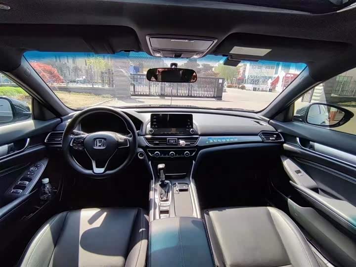 Фото 4 - Honda Inspire