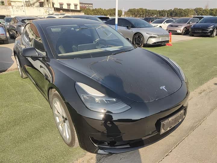 Фото 4 - Tesla Model 3