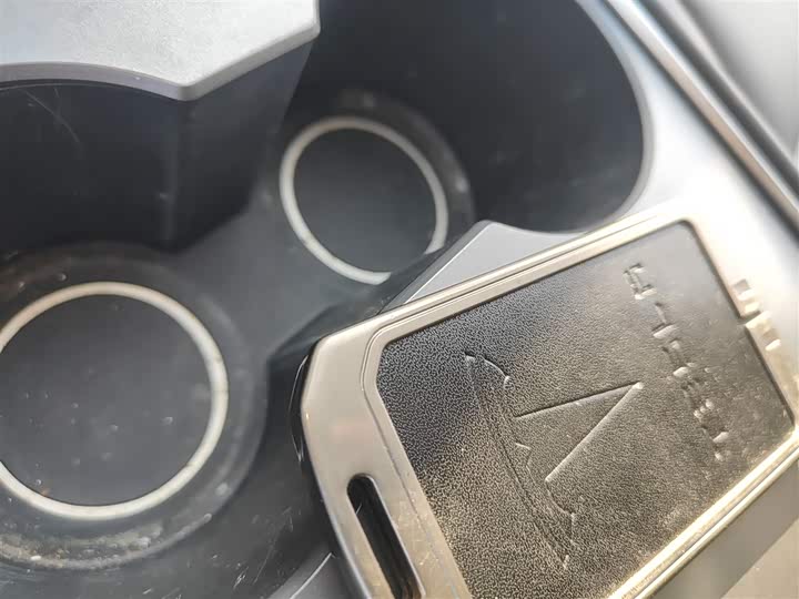 Фото 9 - Tesla Model 3