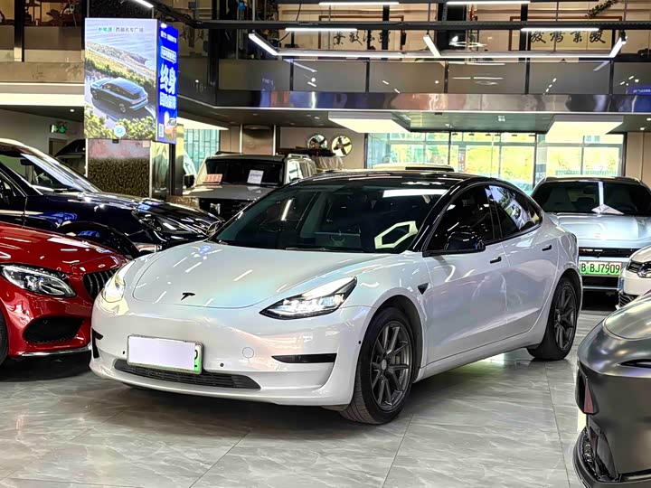 Фото 1 - Tesla Model 3