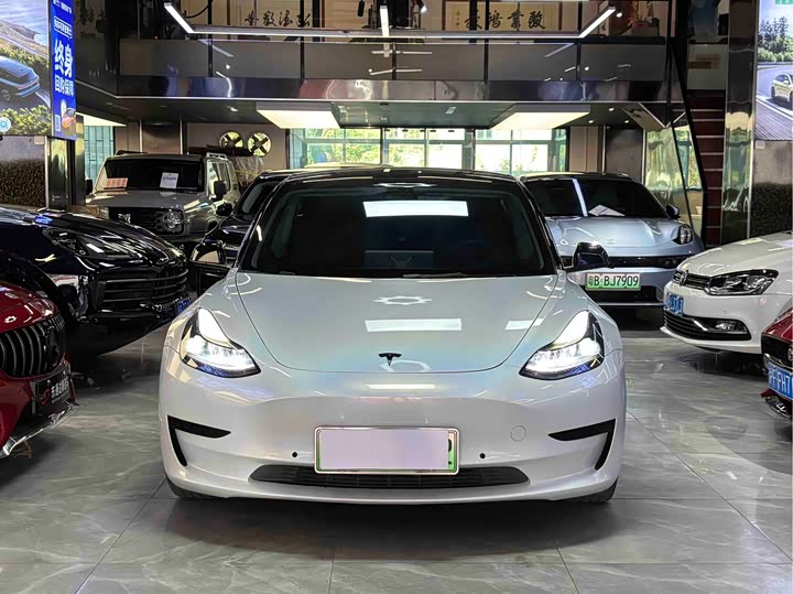 Фото 2 - Tesla Model 3