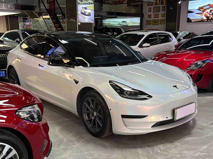 Фото 3 - Tesla Model 3