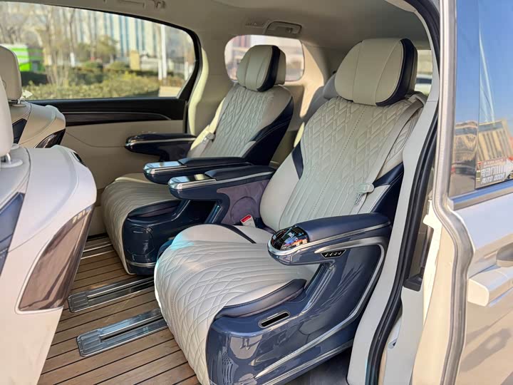 Фото 5 - Buick GL8 ES