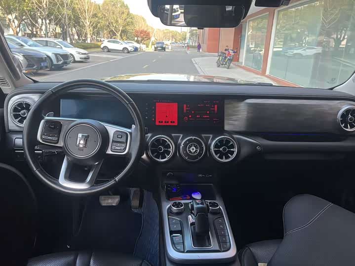 Фото 7 - Tank 300