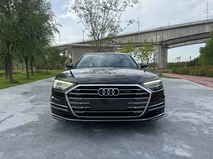 Фото 2 - Audi A8