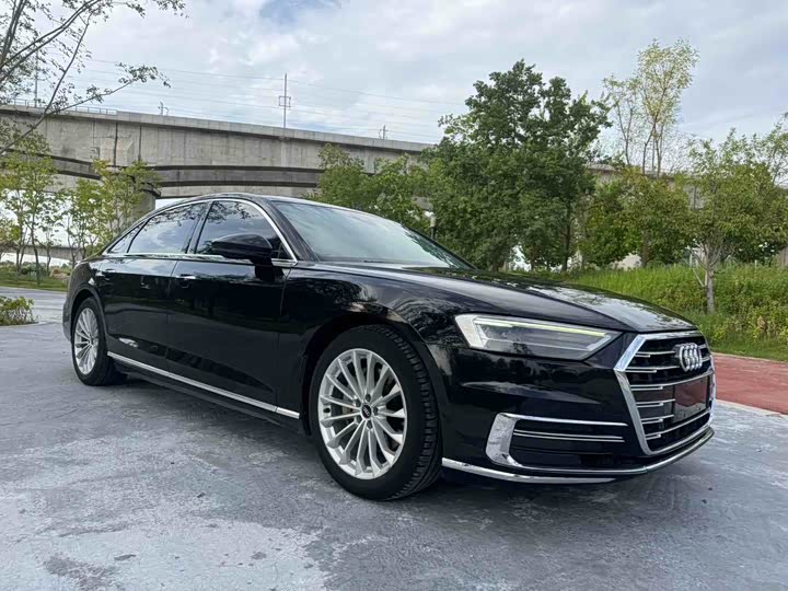 Фото 3 - Audi A8