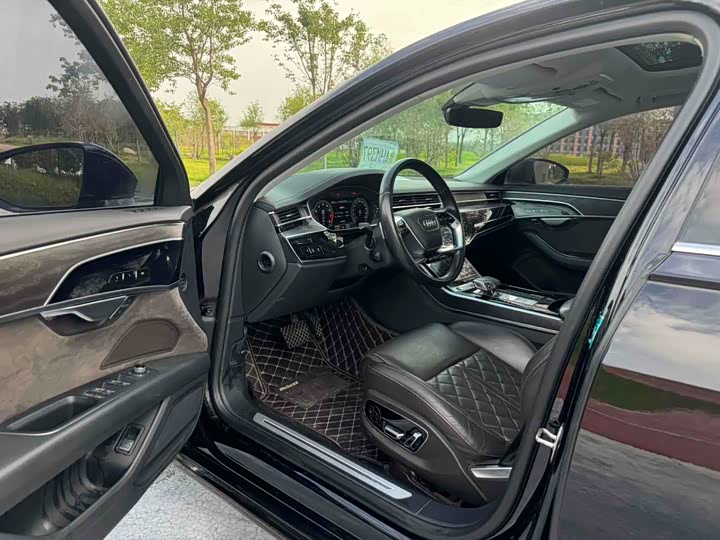 Фото 5 - Audi A8