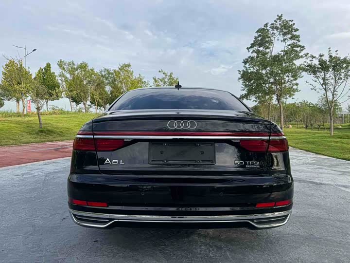 Фото 8 - Audi A8