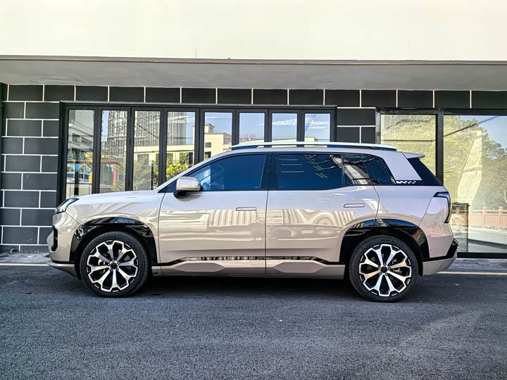 Фото 3 - GAC Aion V